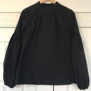 Button collar, gigantic puff sleeve blouse.